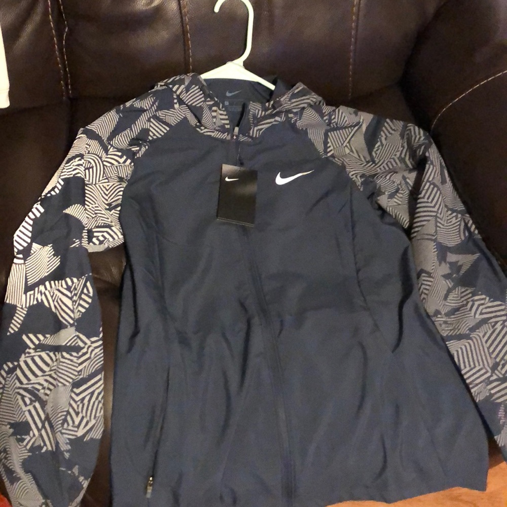 NWT Nike women’s reflective windbreaker S